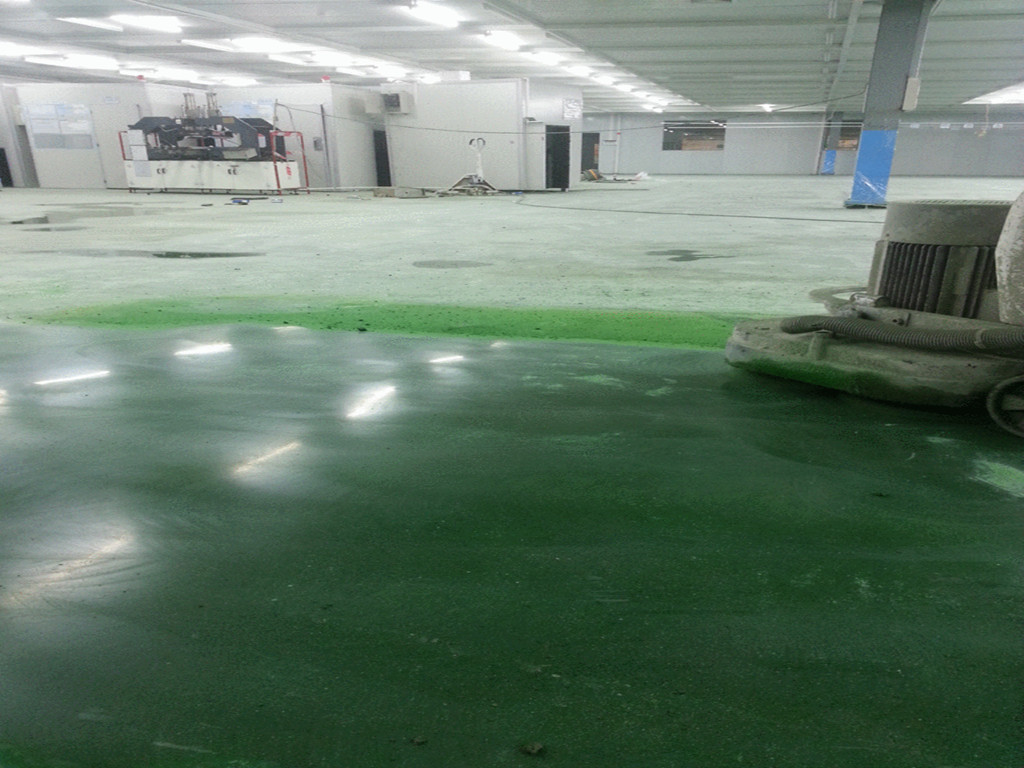 電子廠地面為何要采用防靜電地坪漆施工？